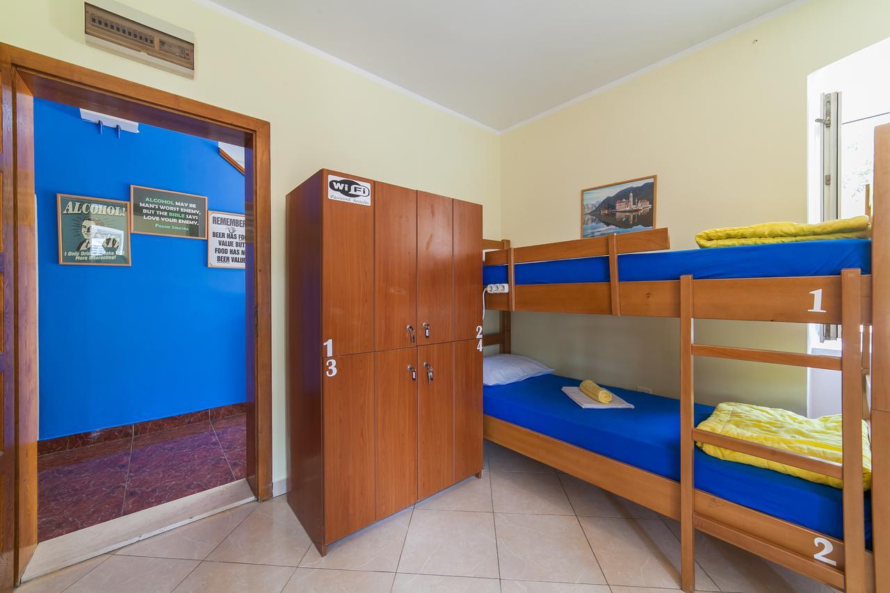 Montenegro Hostel 4U Kotor Bagian luar foto